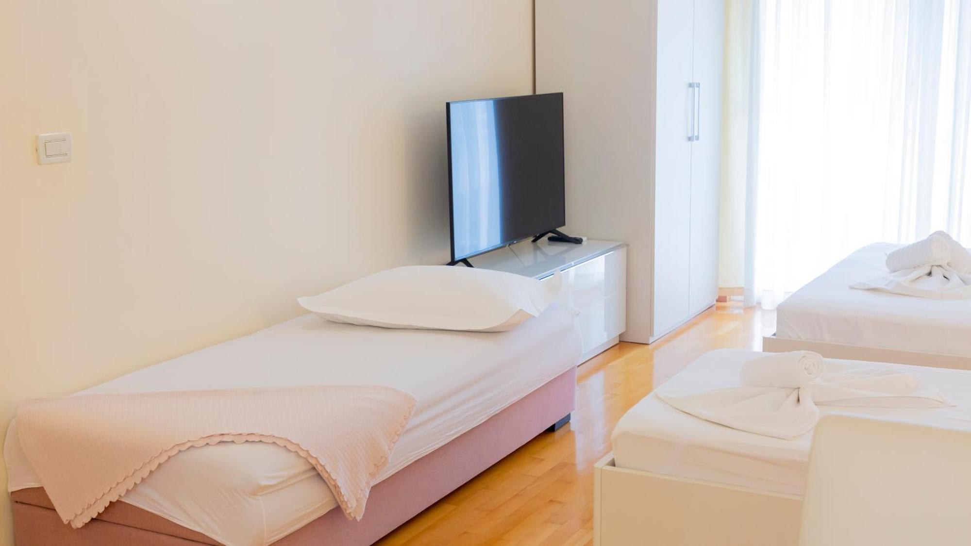Baska Voda Apartments - Steps From The Beach, Free Parking, Central Location Exterior photo