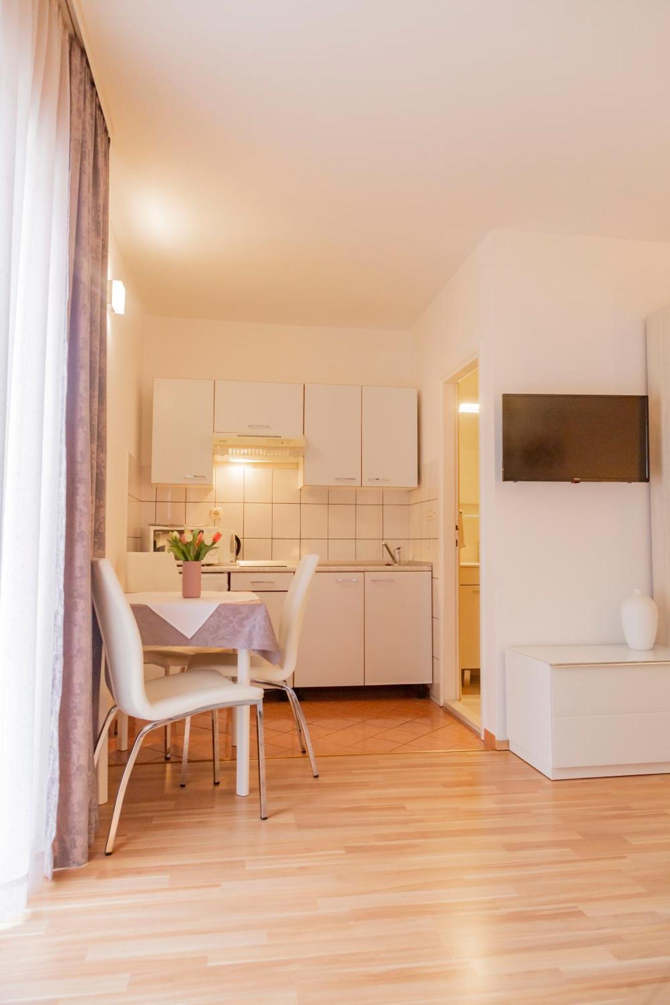 Baska Voda Apartments - Steps From The Beach, Free Parking, Central Location Exterior photo