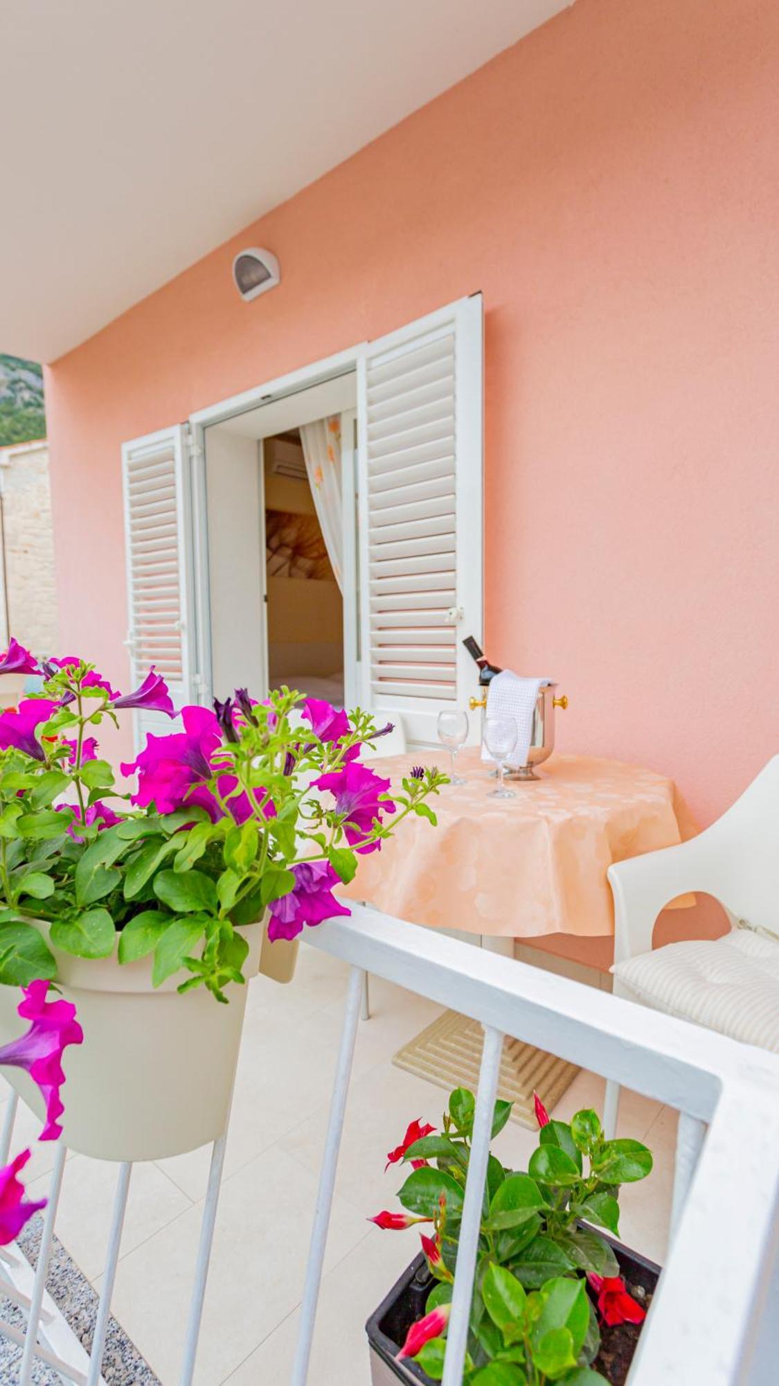 Baska Voda Apartments - Steps From The Beach, Free Parking, Central Location Exterior photo