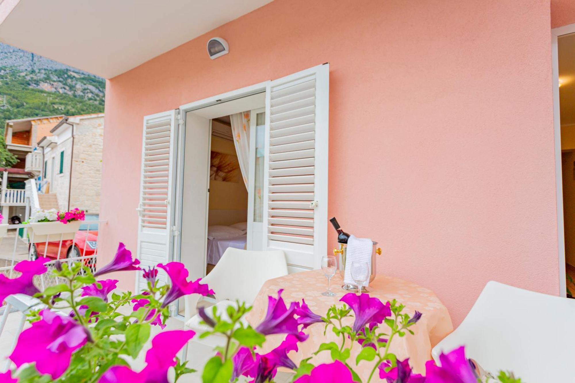 Baska Voda Apartments - Steps From The Beach, Free Parking, Central Location Exterior photo